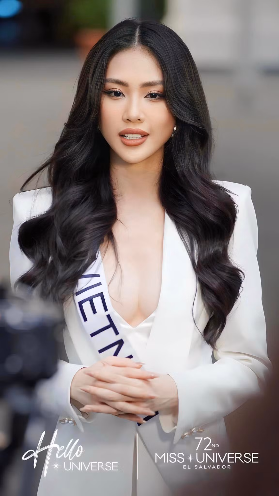 Chia sẻ với Tiền Phong, Bùi Quỳnh Hoa cho biết dự án cô mang tới Miss Universe năm nay là bảo vệ sức khỏe phụ nữ vùng sâu vùng xa. "Tôi đã thực hiện dự án này được hai năm. Ngoài việc tặng bảo hiểm y tế cho phụ nữ ở vùng sâu vùng xa, tôi còn mang cho họ những dụng cụ, tài liệu để tránh khỏi bệnh phụ khoa. Tôi thật sự tâm huyết với dự án này và mong nó được lan rộng hơn nữa".