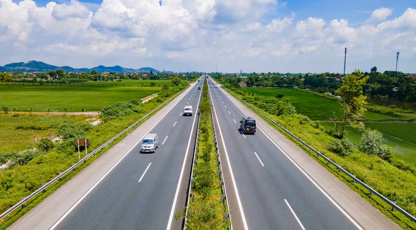 Từ ngày 6/12 sẽ phân luồng giao thông tạm thời tuyến cao tốc Cầu Giẽ - Ninh Bình (đoạn Km239+800-Km242+900). Ảnh: VEC.