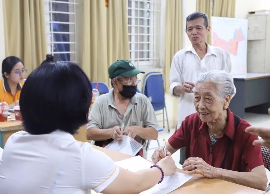 Dự kiến sẽ có hơn 3,3 triệu người nhận lương hưu, trợ cấp BHXH sớm hơn thường lệ.