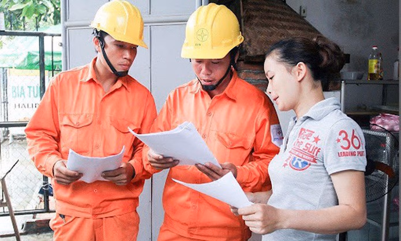 Giá điện sinh hoạt tăng 0,84% do nhu cầu sử dụng điện tăng khi thời tiết chuyển hè.