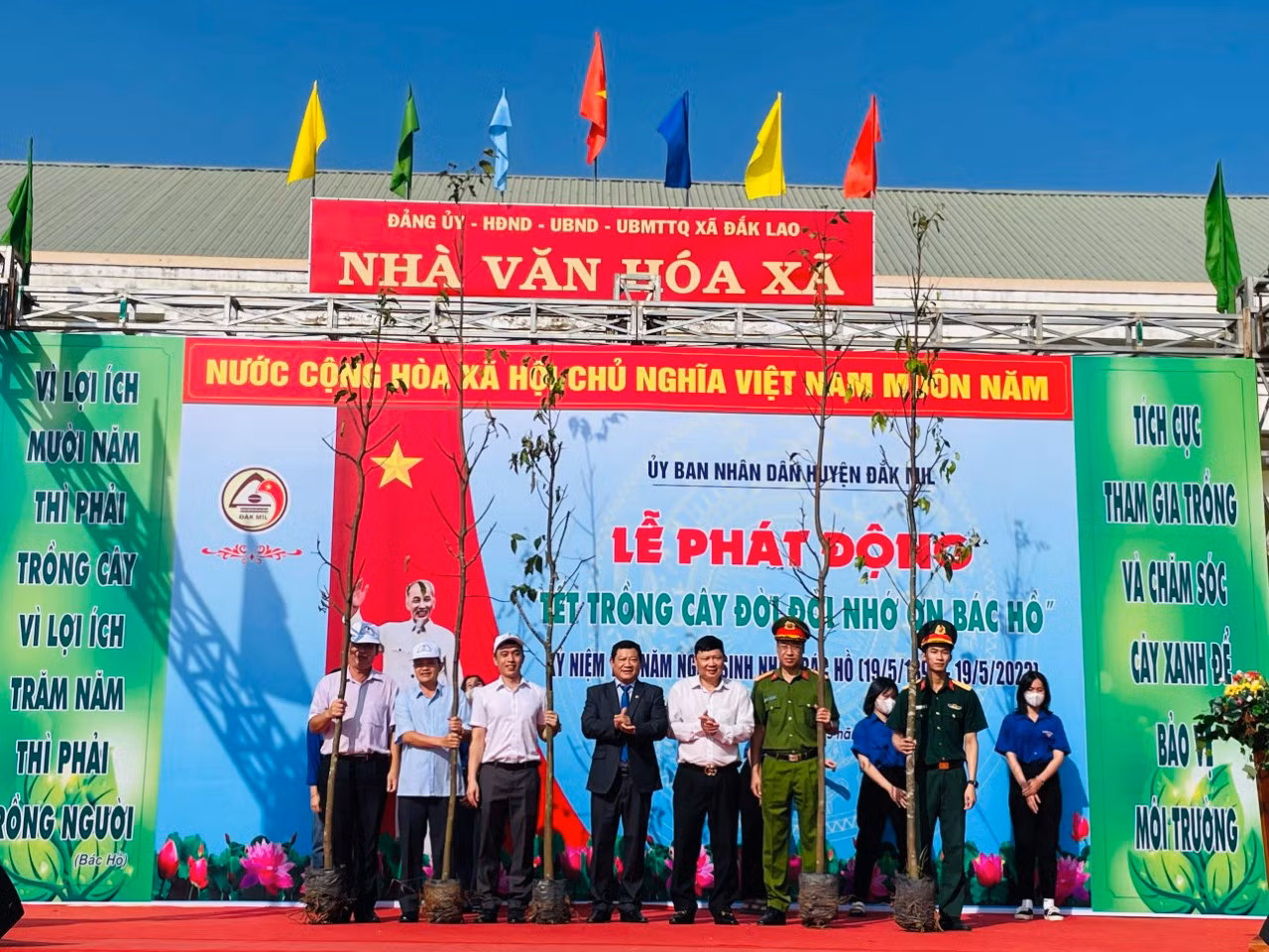 Sáng cùng ngày, tại các huyện Đắk Mil, Đắk R'Lấp, Tuy Đức, Đắk G'long, Cư Jút, Đắk Song, Krông Nô cũng hưởng ứng tổ chức trồng cây.