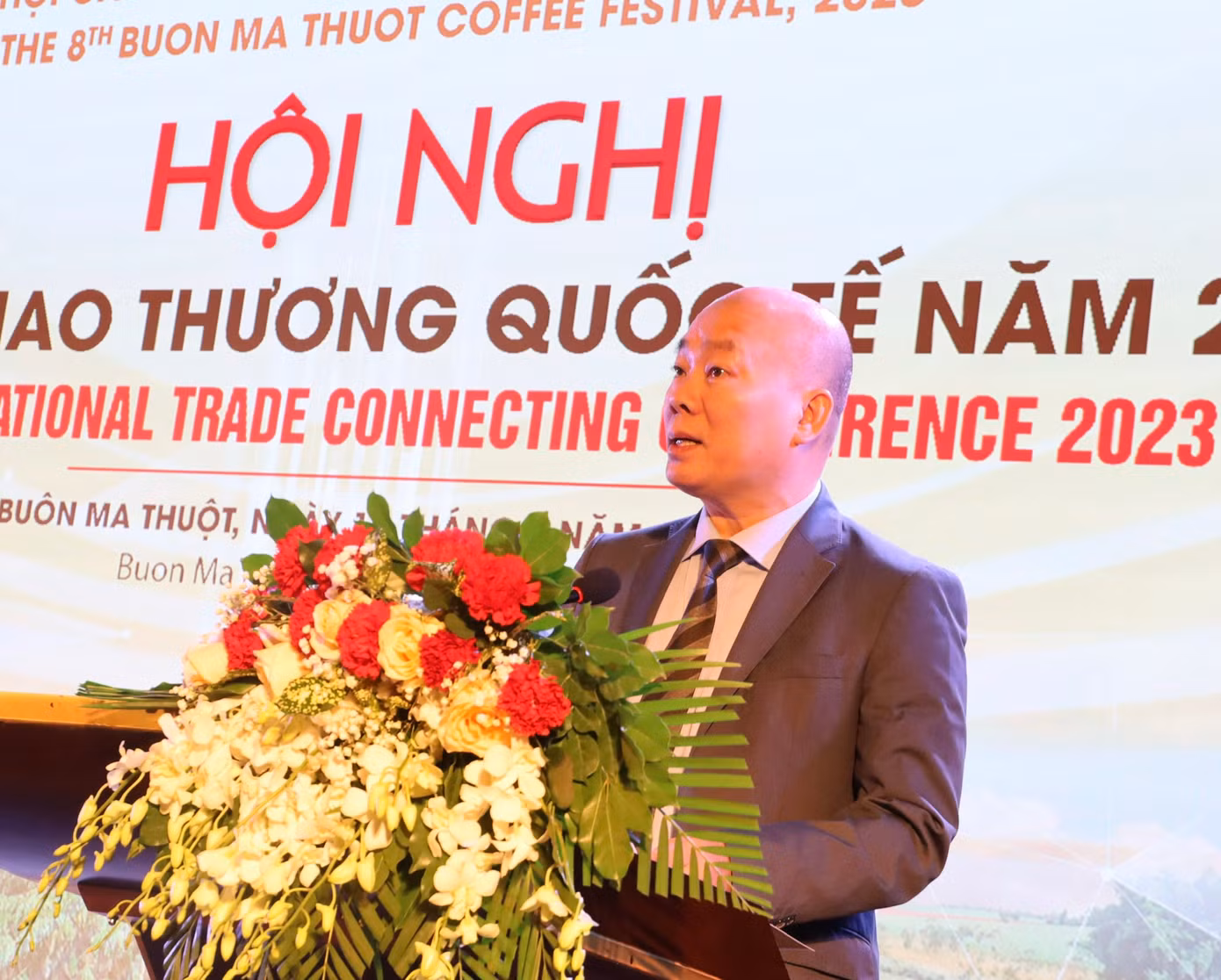 Ông Vũ Bá Phú, Cục trưởng Cục Xúc tiến thương mại, Bộ Công Thương phát biểu tại hội nghị