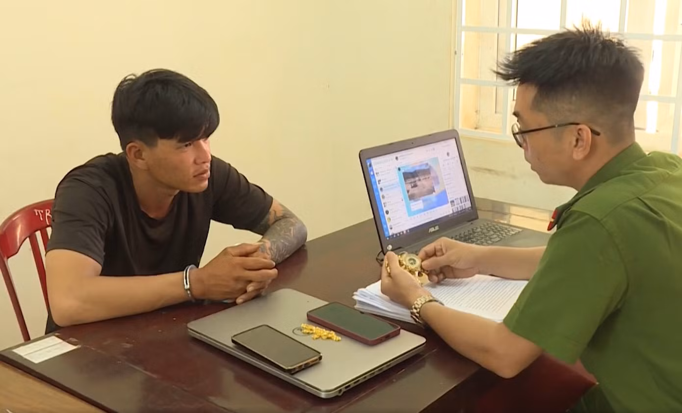 Đối tượng Nguyễn Duy Khánh tại cơ quan công an