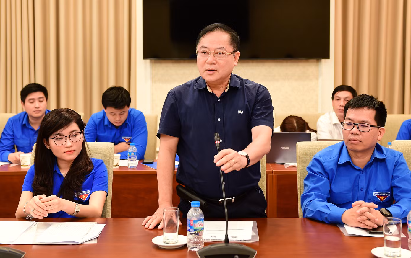 Nhà báo Lê Xuân Sơn trao đổi ý kiến tại chương trình. Ảnh: Xuân Tùng