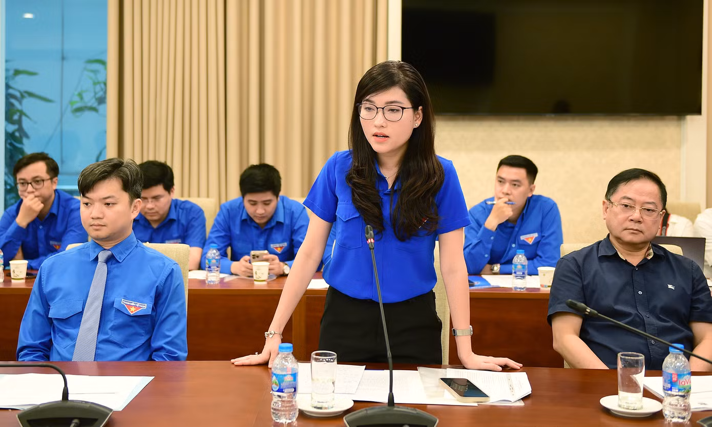 Chị Hồ Hồng Nguyên trao đổi ý kiến tại chương trình. Ảnh: Xuân Tùng