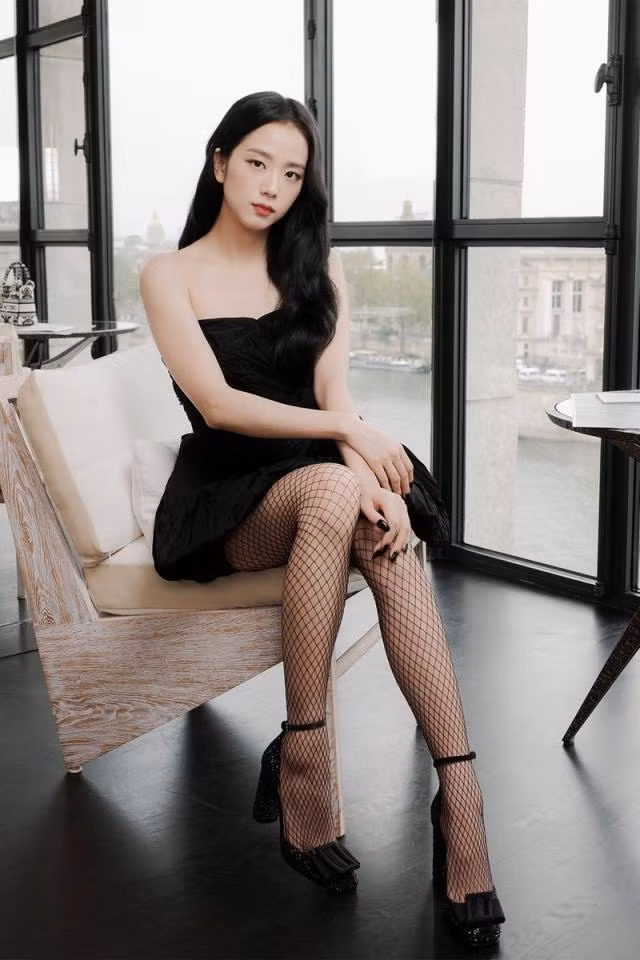Một đôi giày thoải mái, thiết kế đơn giản và thanh lịch sẽ khiêm tốn và tôn lên sự đẳng cấp.