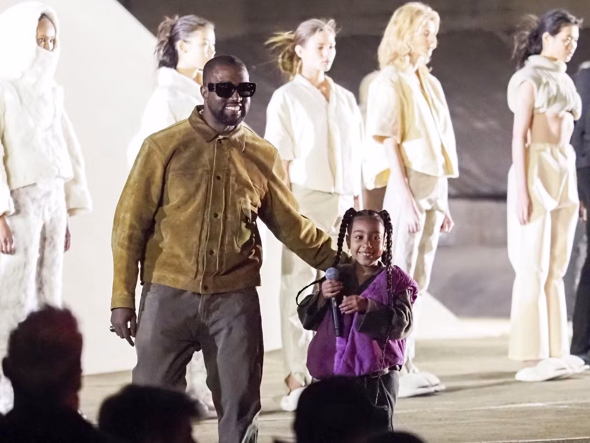 Khi Gap đang gặp khó khăn họ đã đặt nhiều hi vọng vào sự hợp tác với Kanye.