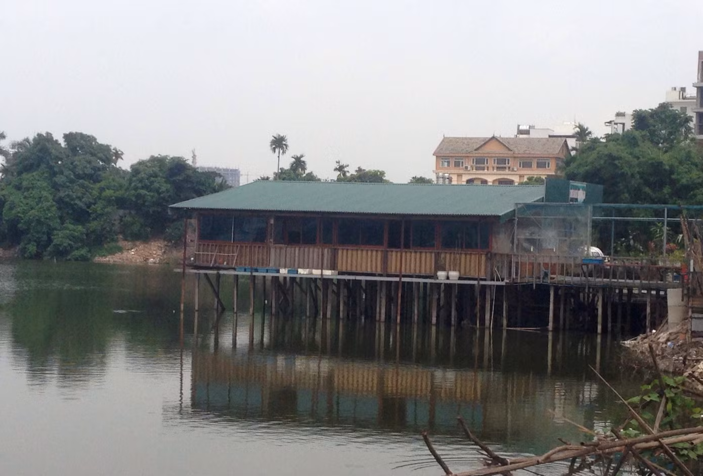 Ngang nhiên xây nhà trái phép trên hồ sen Đầm Trị ảnh 1