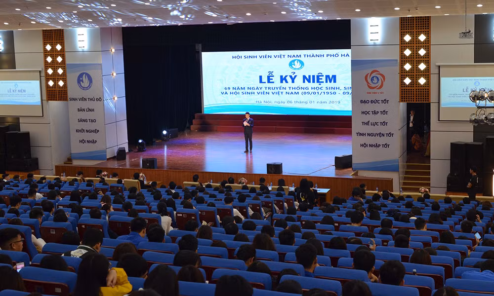 Sinh viên ĐH Kinh tế Quốc dân thi trí lực đón ngày học sinh sinh viên ảnh 1