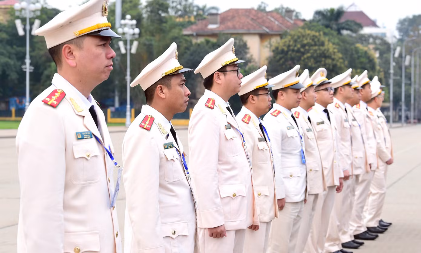 100 cán bộ Đoàn xuất sắc toàn quốc báo công dâng Bác.