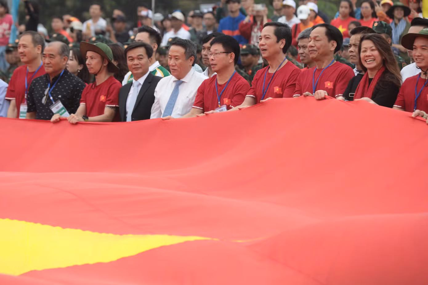 Lễ Thượng cờ Tổ quốc bên đôi bờ Hiền Lương - Bến Hải: Biểu tượng của hoà bình và thống nhất.