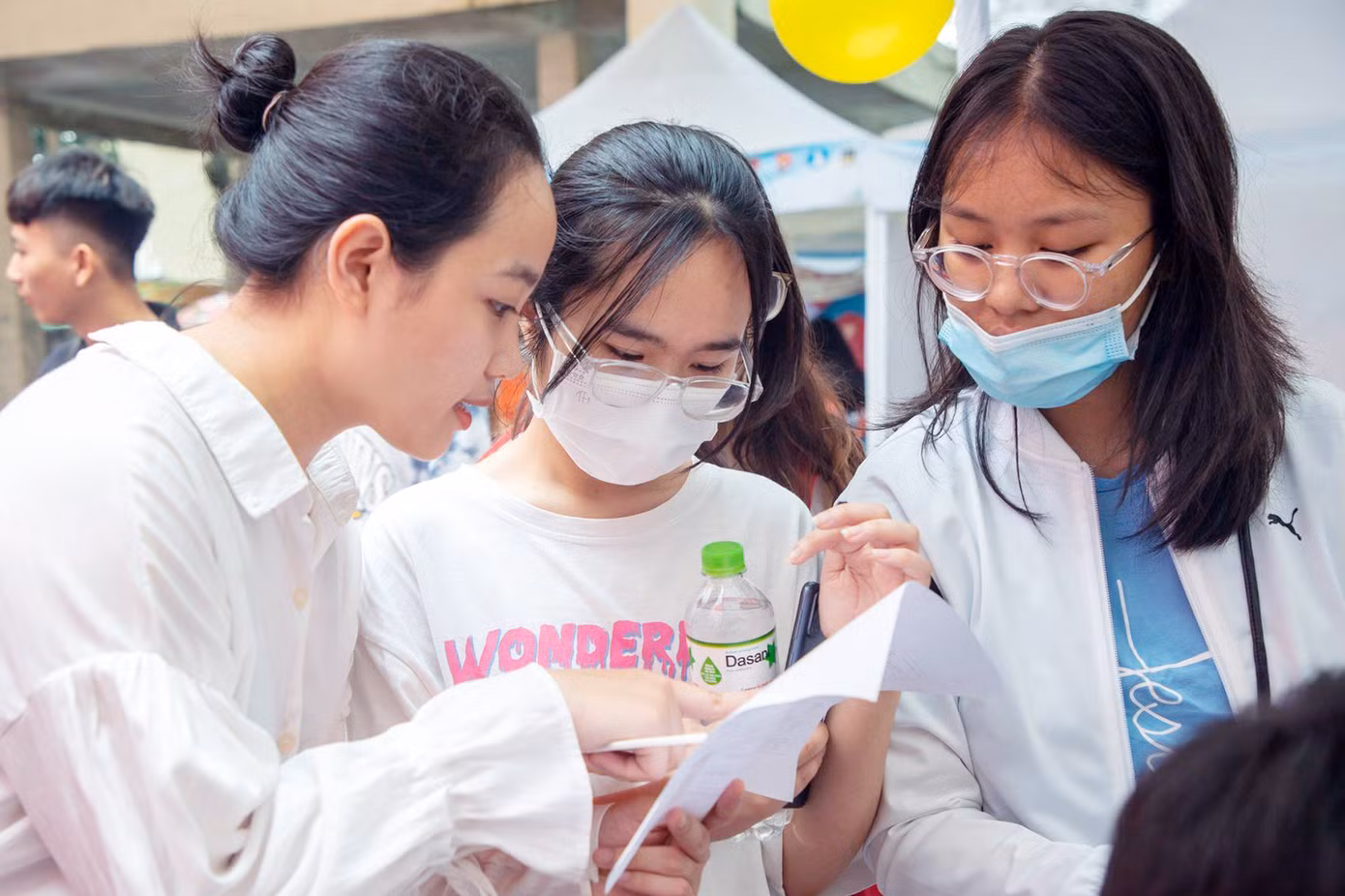 Hàng trăm học sinh đã có mặt tại chương trình.
