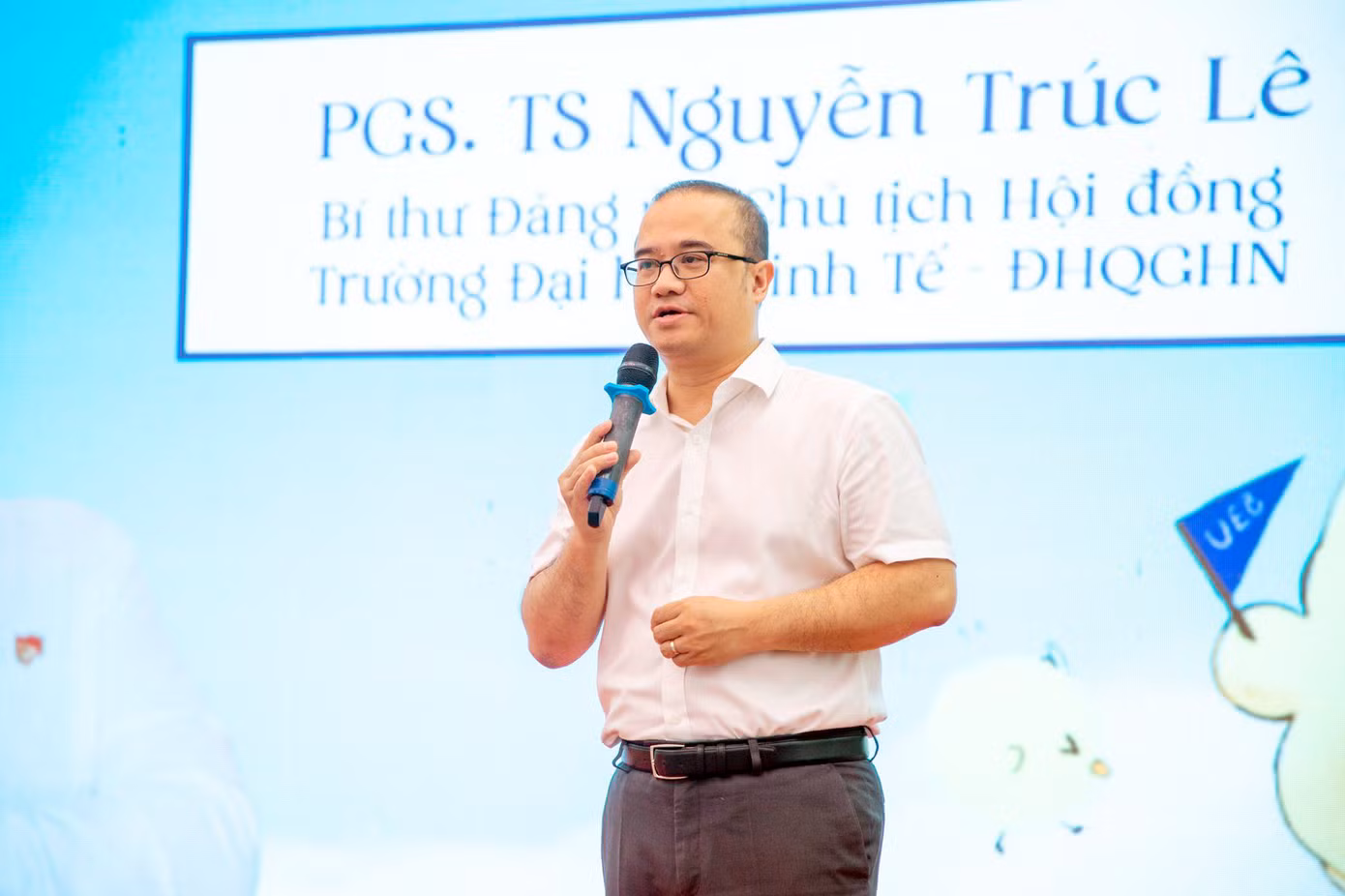 PGS. TS Nguyễn Trúc Lê – Bí thư Đảng ủy, Chủ tịch Hội đồng trường phát biểu tại chương trình.