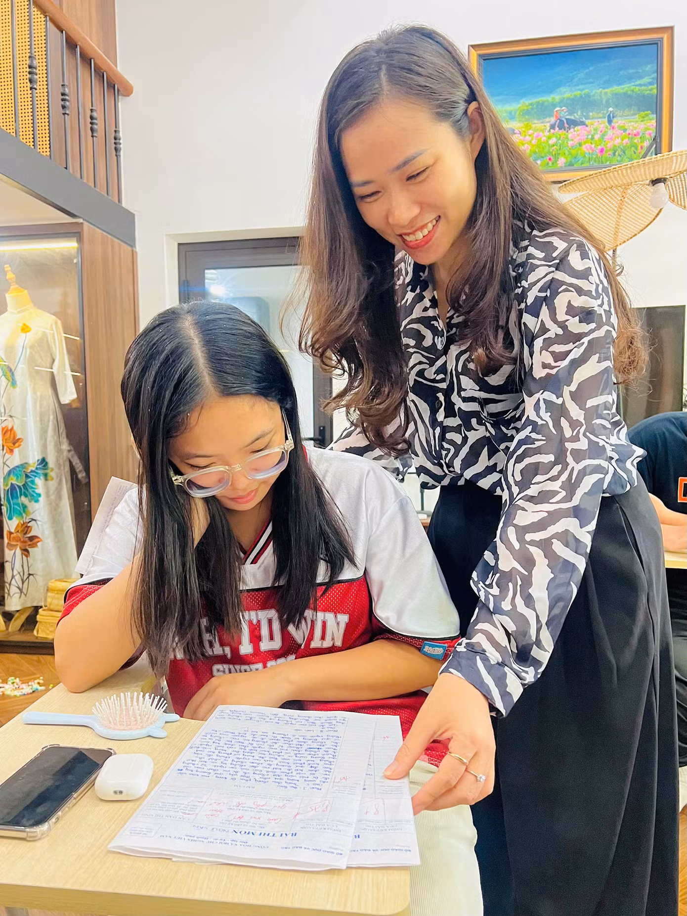 Việc động viên và định hướng kịp thời là việc làm cần thiết. Việc động viên và định hướng kịp thời là việc làm cần thiết.