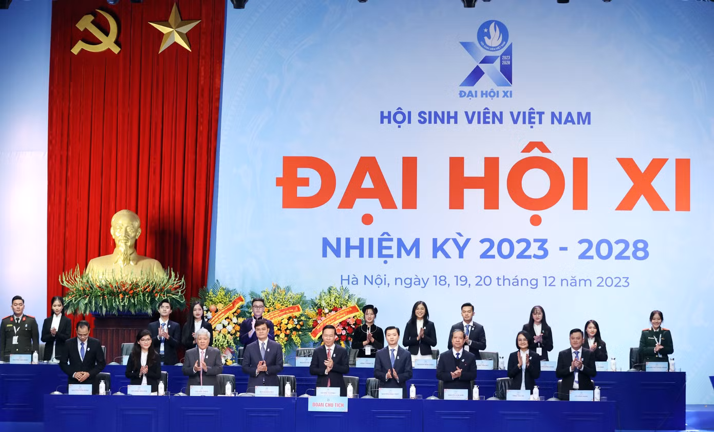 Lãnh đạo Đảng, Nhà nước và T.Ư Đoàn tham gia Đoàn Chủ tịch điều hành Đại hội. Ảnh: NHƯ Ý