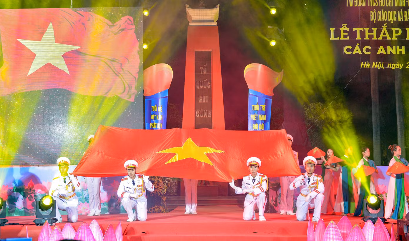 Chương trình “Lễ thắp nến tri ân các anh hùng liệt sĩ” cấp T.Ư năm 2023, với 9 điểm cầu tại nghĩa trang liệt sĩ các tỉnh, thành phố. Chương trình “Lễ thắp nến tri ân các anh hùng liệt sĩ” cấp T.Ư năm 2023, với 9 điểm cầu tại nghĩa trang liệt sĩ các tỉnh, thành phố.