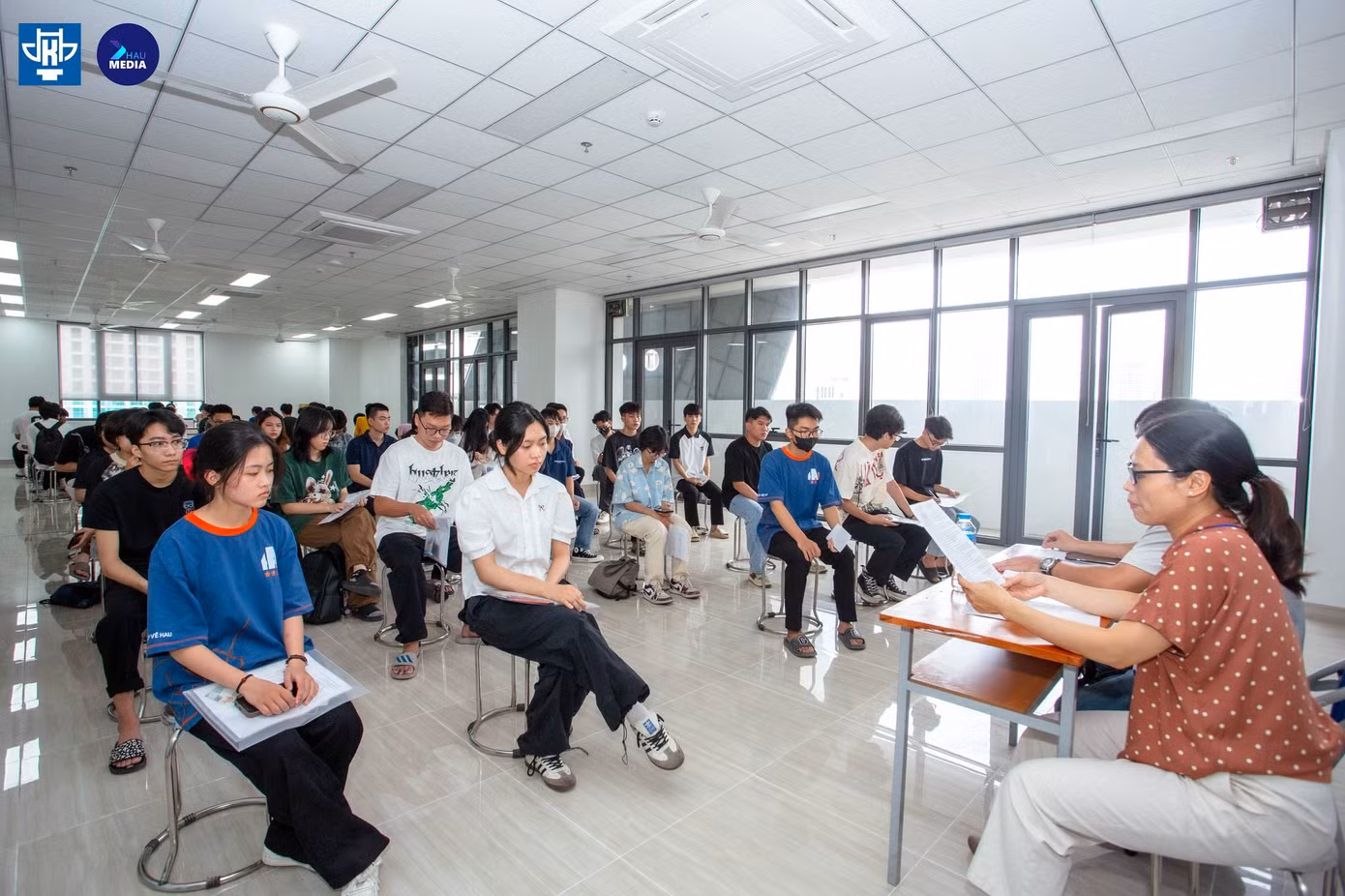 Thí sinh phải có điểm đáp ứng được ngưỡng đảm bảo chất lượng đầu vào được quy định trong Đề án tuyển sinh của Nhà trường. Ảnh: HAU media