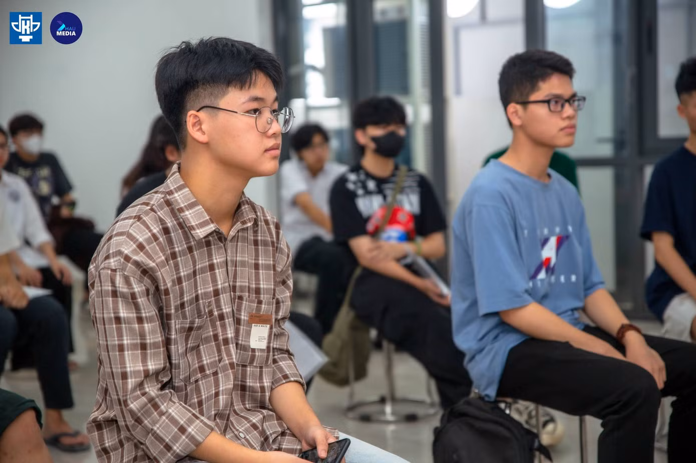 Hàng nghìn thí sinh đến từ các tỉnh thành, đã có mặt từ sớm để chuẩn bị cho buổi thi năng khiếu.