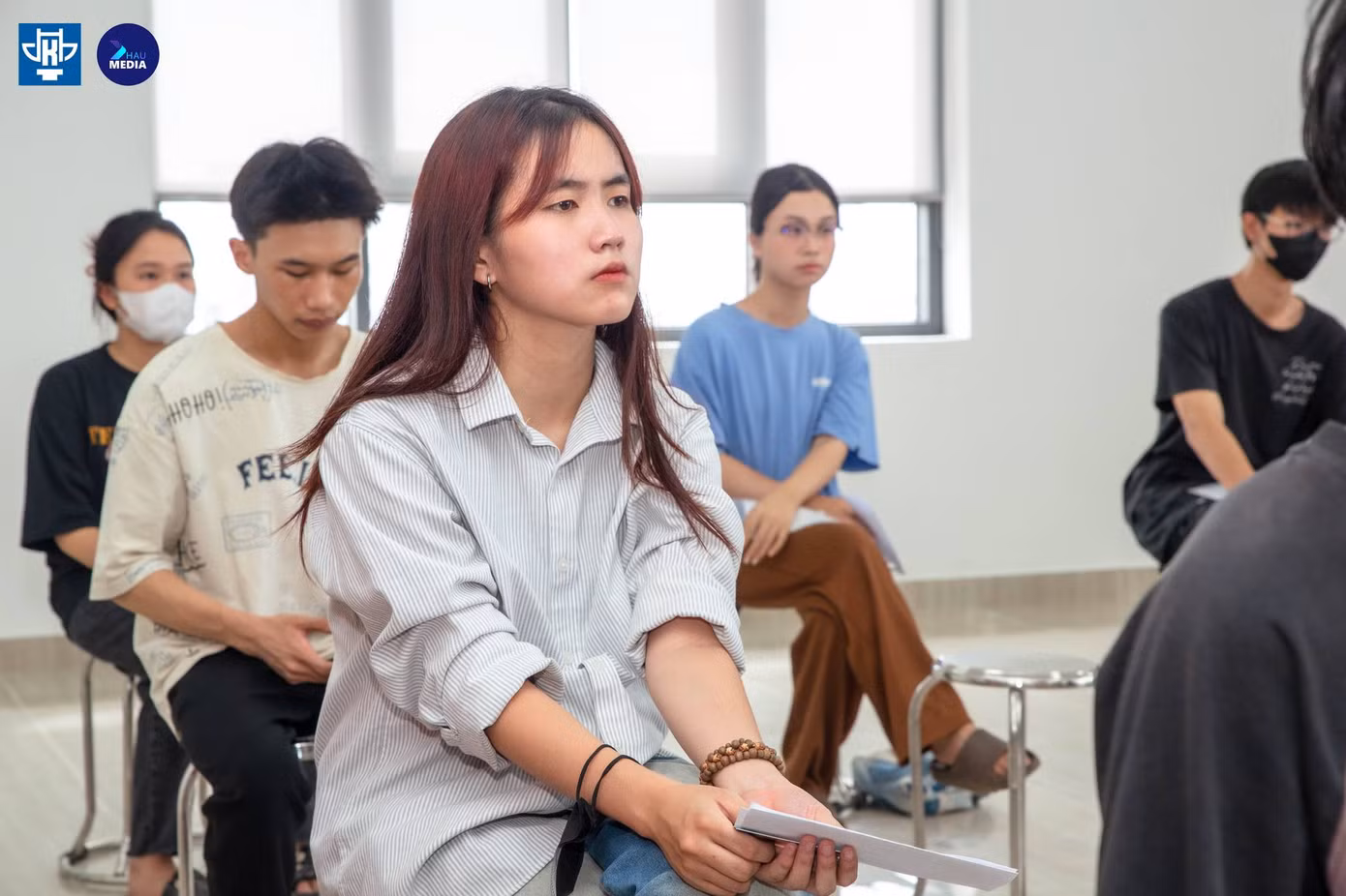 Hàng nghìn thí sinh đến từ các tỉnh thành, đã có mặt từ sớm để chuẩn bị cho buổi thi năng khiếu.
