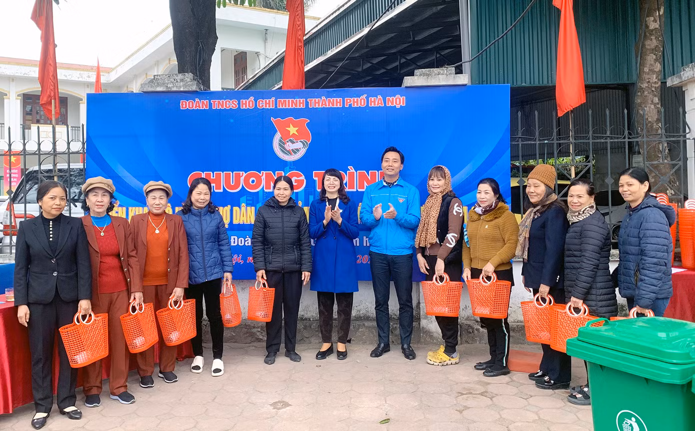 Thành Đoàn Hà Nội triển khai Mô hình chợ dân sinh giảm thiểu rác thải nhựa năm 2024 tại chợ Quỳnh Đô, xã Vĩnh Quỳnh, Huyện Thanh Trì.