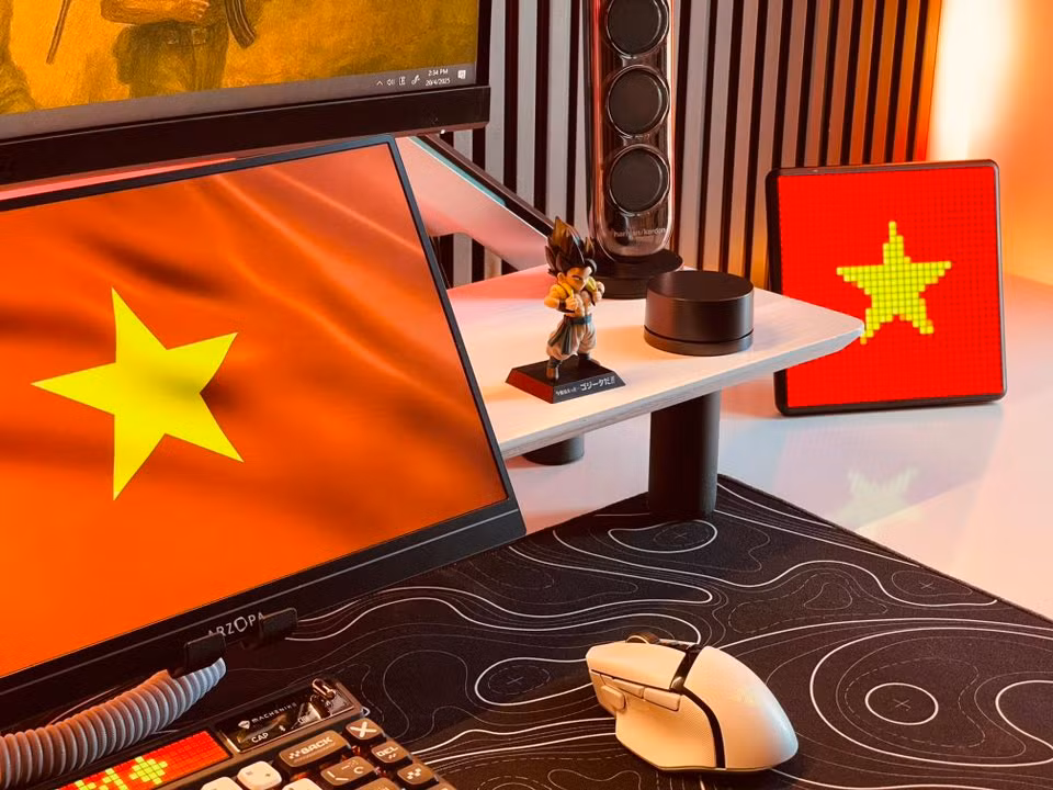 Anh Võ Huy Hoàng chia sẻ không gian làm việc trên mạng xã hội nhân dịp 30/4. Ảnh: VÕ HUY HOÀNG