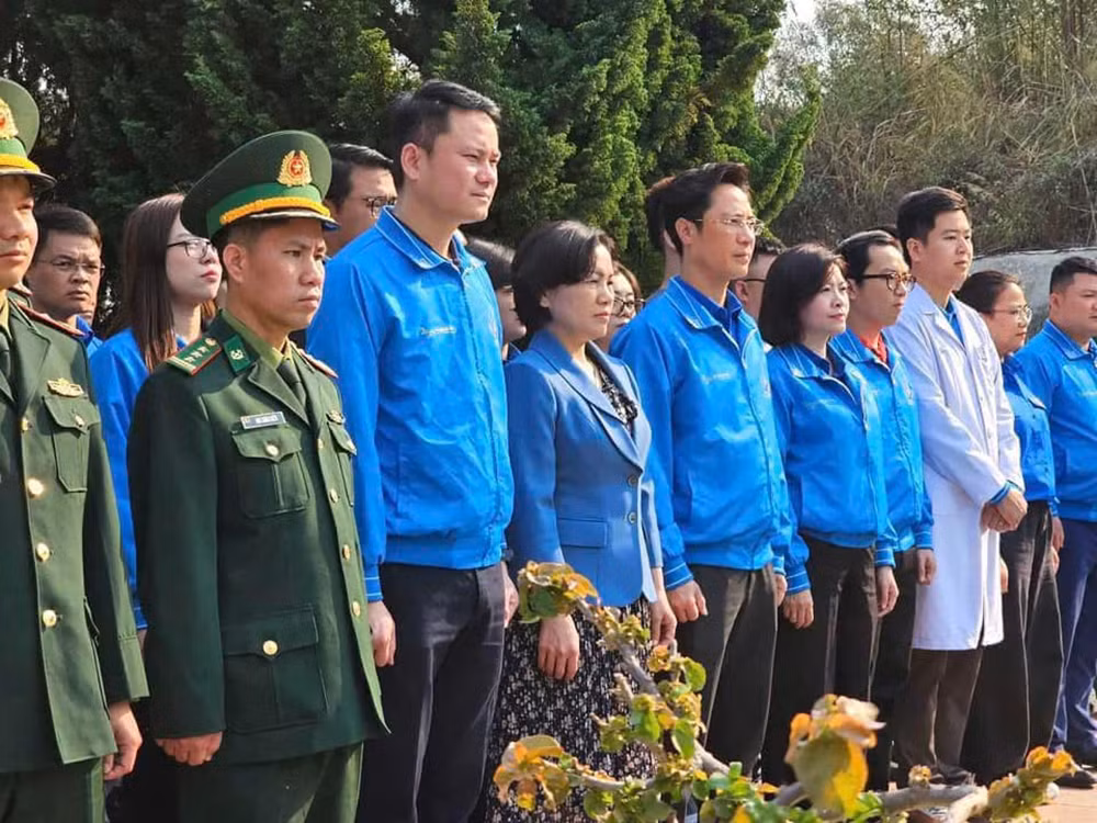 Các đại biểu tham dự chương trình.