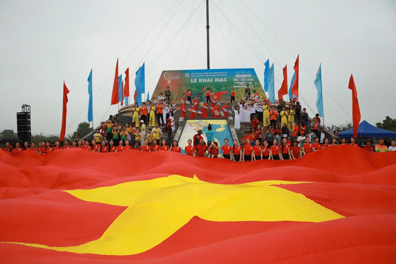 Lễ Thượng cờ Tổ quốc bên đôi bờ Hiền Lương - Bến Hải: Biểu tượng của hoà bình và thống nhất.