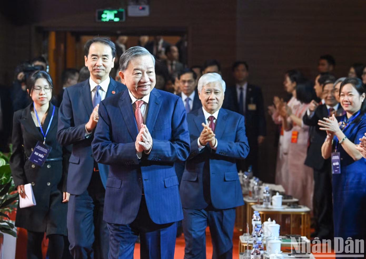 Tổng Bí thư Tô Lâm dự gặp gỡ lưu học sinh, sinh viên Việt Nam-Trung Quốc các thời kỳ. Ảnh: DUY LINH