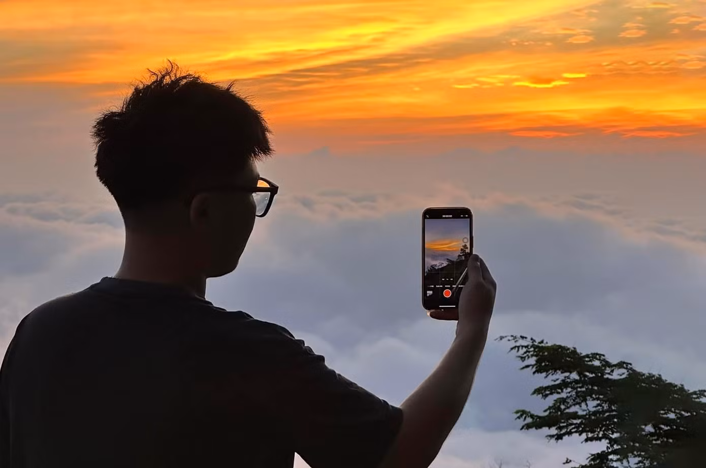 Biển mây ấn tượng. Ảnh: Tống Việt Trinh