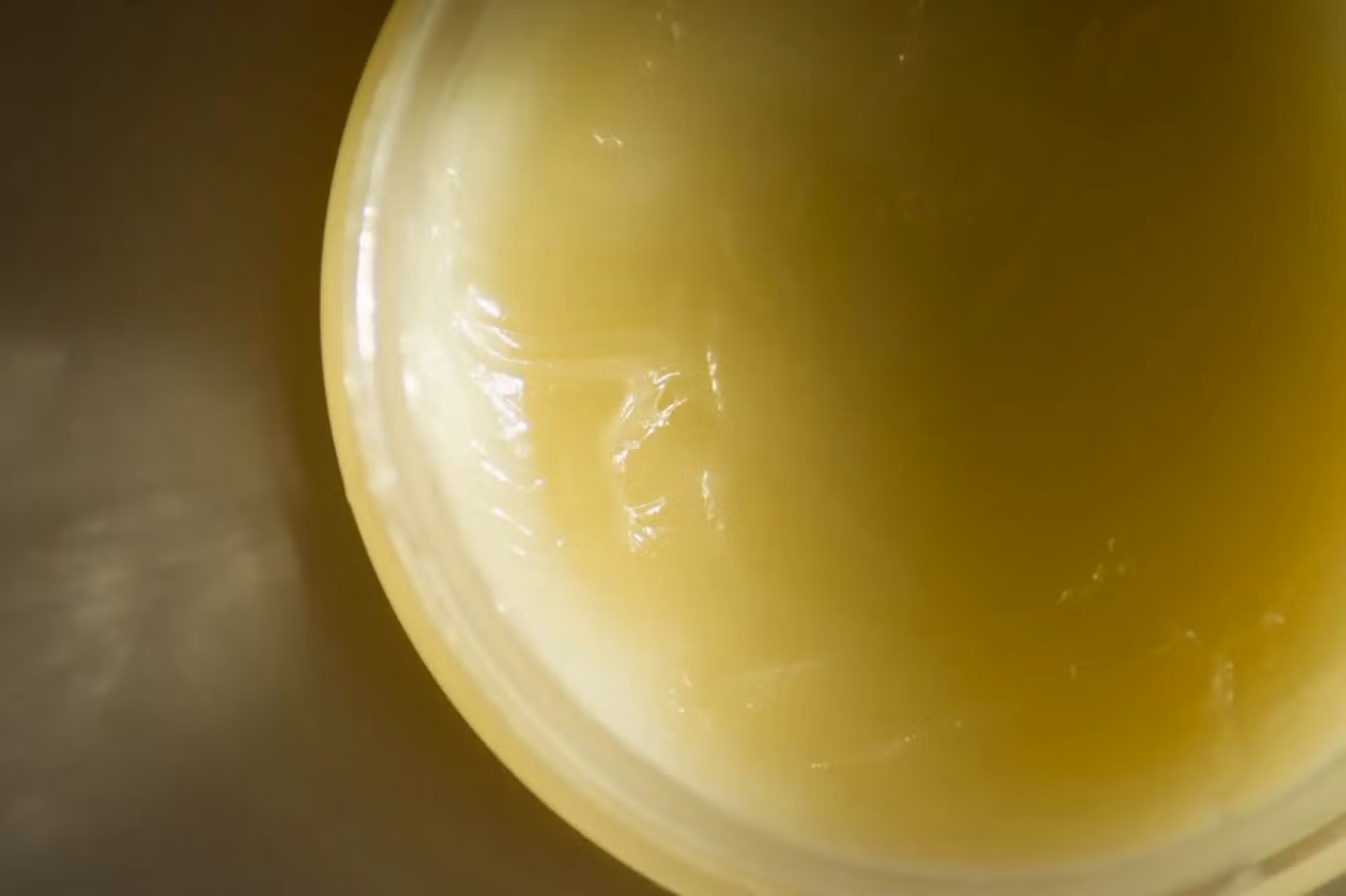 Lanolin được chiết xuất từ da cừu là một chất phụ gia không được ghi trong thành phần của kẹo cao su.