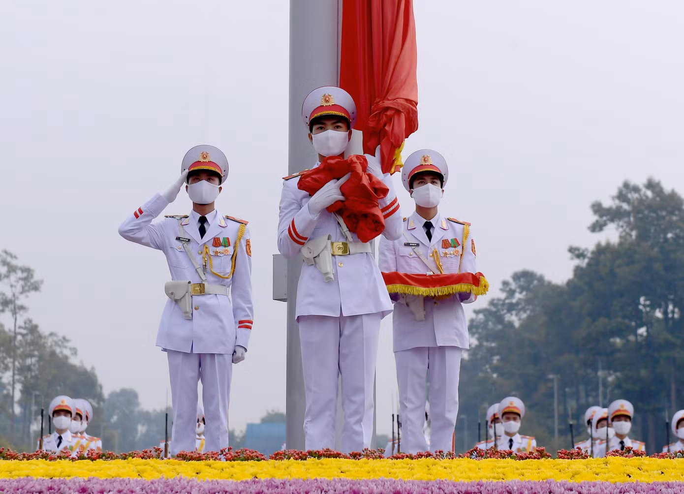 Lễ chào cờ diễn ra nghiêm trang trên Quảng trường Ba Đình lịch sử.