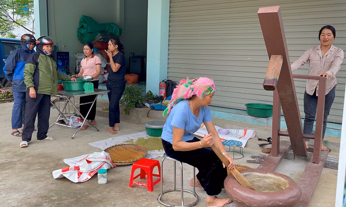 Trung bình khoảng 10 lần giã mới hoàn tất mẻ cốm.