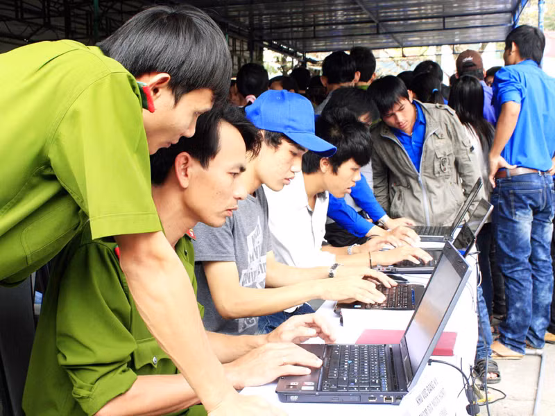Bạn trẻ Quảng Nam đăng ký tham gia Ngân hàng máu online. Bạn trẻ Quảng Nam đăng ký tham gia Ngân hàng máu online