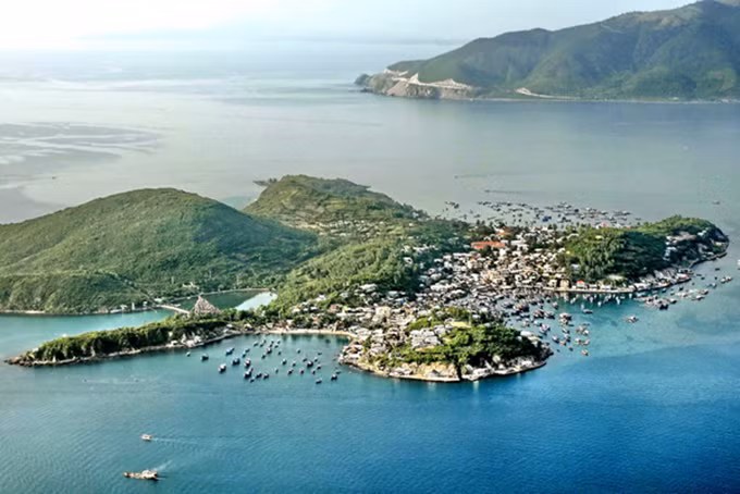 Hòn đảo nào trong vịnh Nha Trang, nơi được dự định thả muỗi thử nghiệm từ những năm 2011 đến nay?