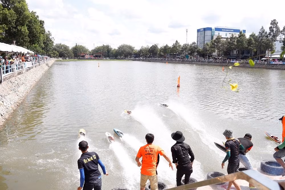 Giải do Trung tâm Văn hóa - Thể thao và Du lịch thành phố Mỹ Tho tổ chức. Có 80 tàu mô hình của hơn 40 thành viên đến từ 20 câu lạc bộ, nhóm, đội của các tỉnh, thành khu vực miền Đông và Tây Nam bộ, TPHCM… tham dự giải.
