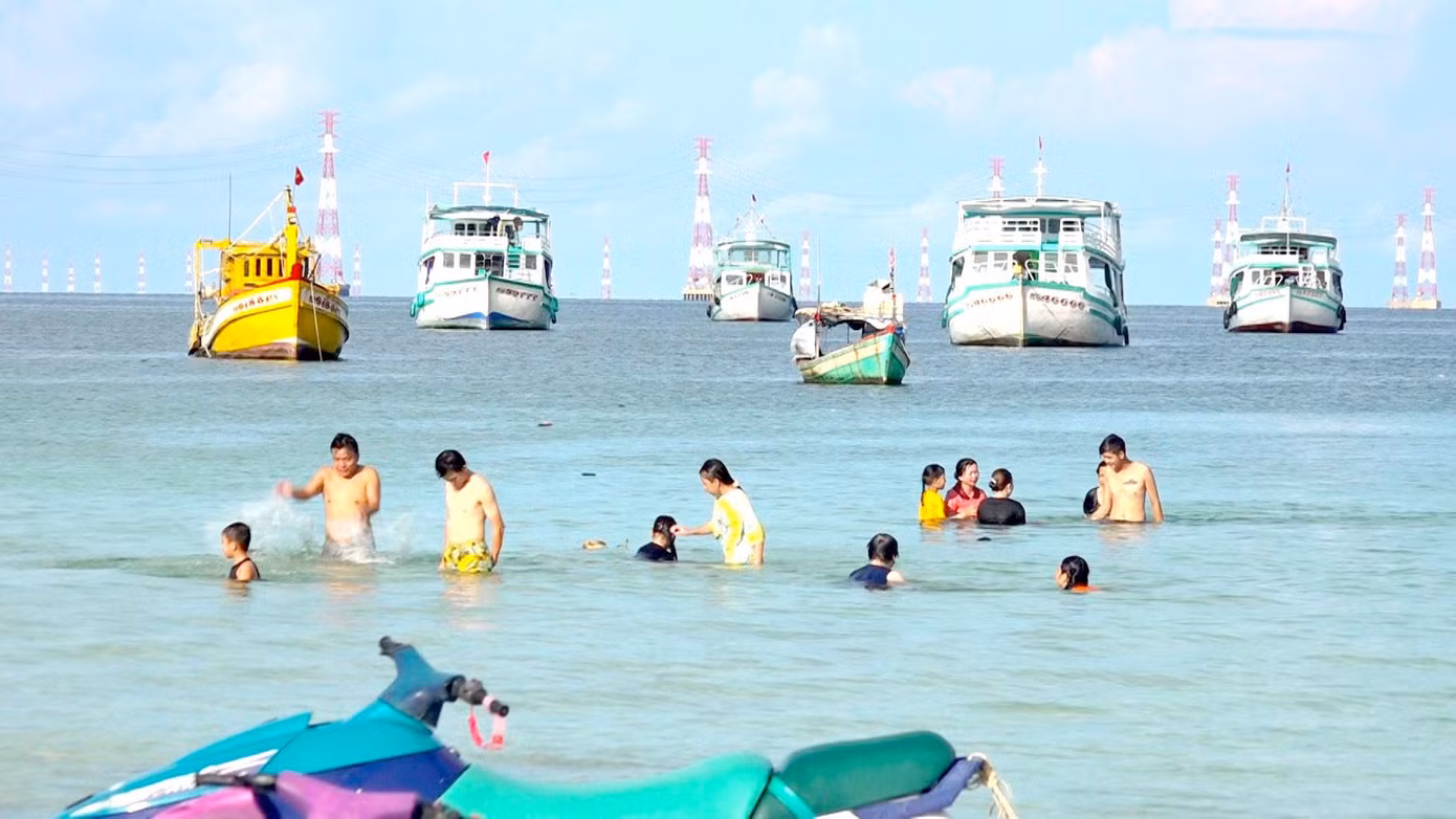 Sở Du lịch Kiên Giang cũng yêu cầu các cơ sở kinh doanh dịch vụ du lịch có hồ bơi, bãi biển trên địa bàn phải đảm bảo các điều kiện an toàn cho du khách đến địa phương chơi lễ.