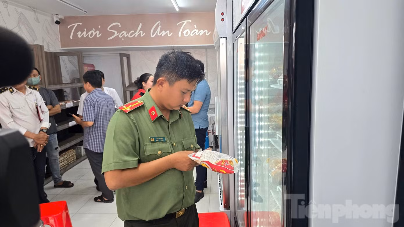 Tại thời điểm kiểm tra, cơ sở này vắng khách. Tại thời điểm kiểm tra, cơ sở này vắng khách.