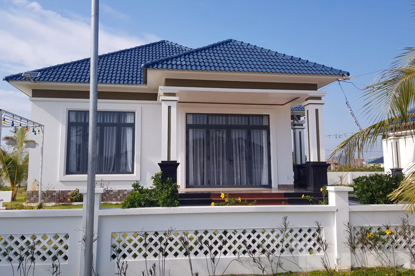 Theo ghi nhận của phóng viên, hiện phần lớn các căn biệt thự không phép đã xây dựng hoàn thành...