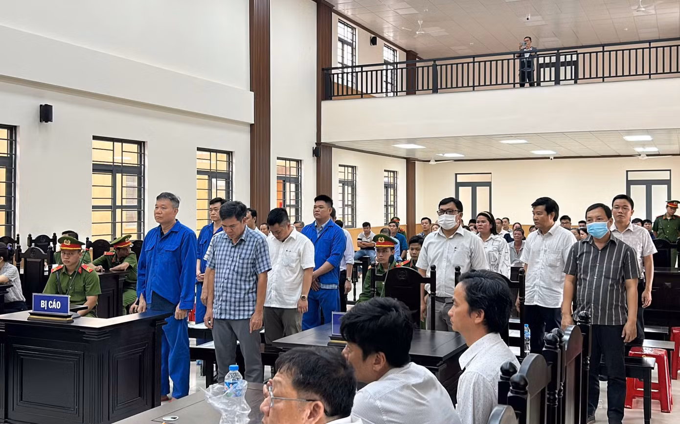 Các bị cáo tại tòa.