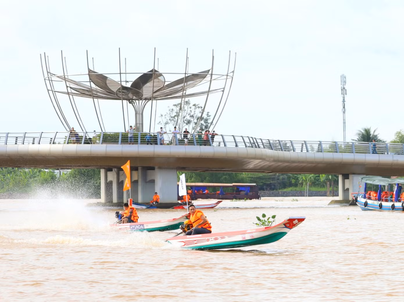 Những màn trình diễn với tốc độ cao, những cuộc bứt phá ngoạn mục, sôi nổi và hấp dẫn.