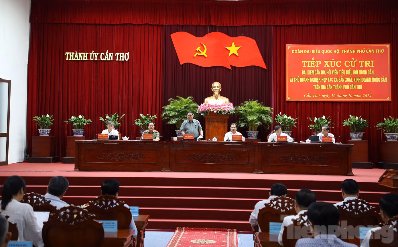 Quang cảnh buổi tiếp xúc cử tri. Ảnh: Nhật Huy.