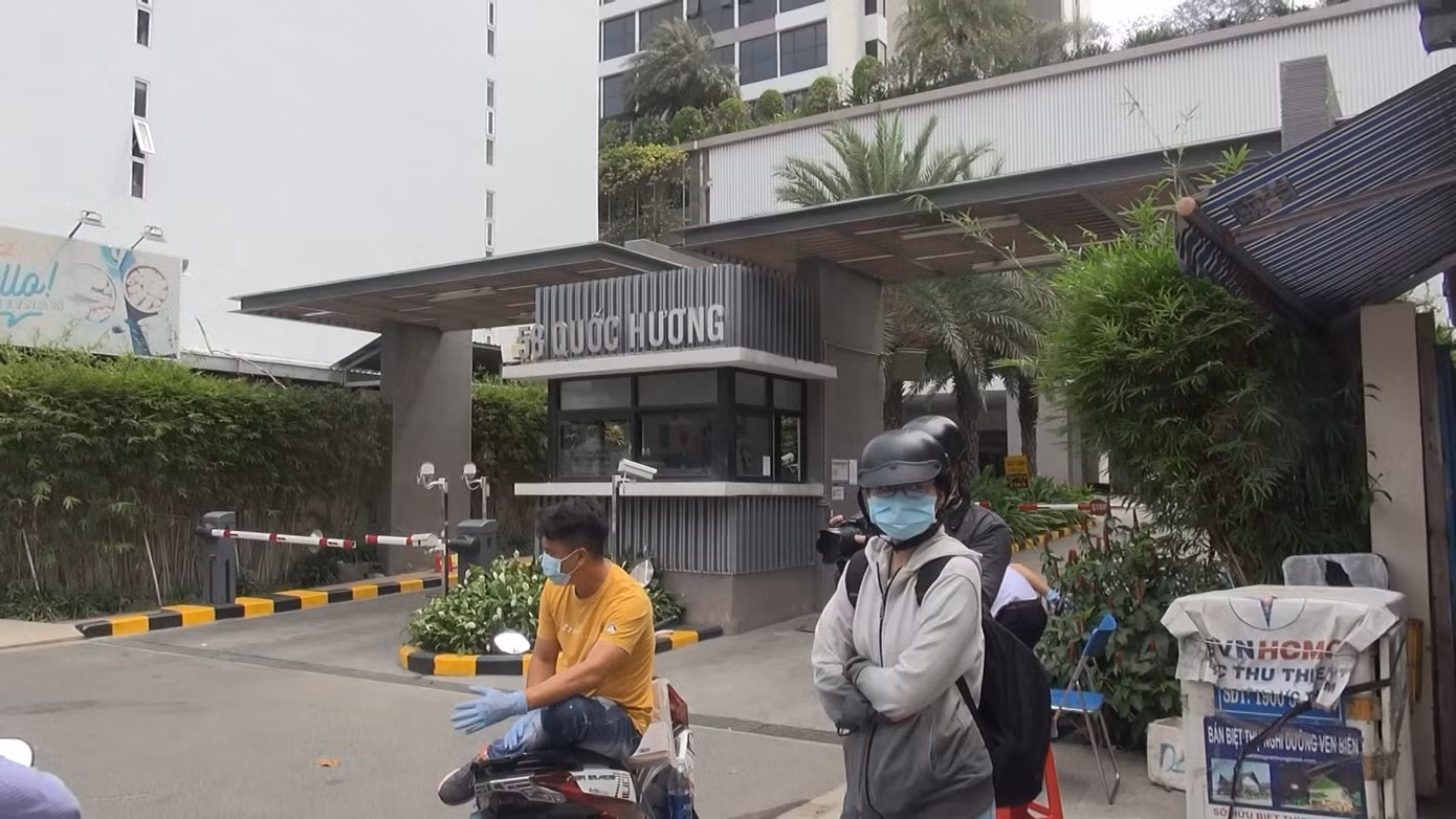 Phong tỏa hai chung cư cao cấp ở Sài Gòn vì Covid-19 ảnh 1