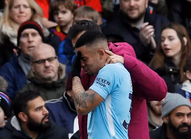 Arsenal bị đội bét bảng cầm chân ảnh 2