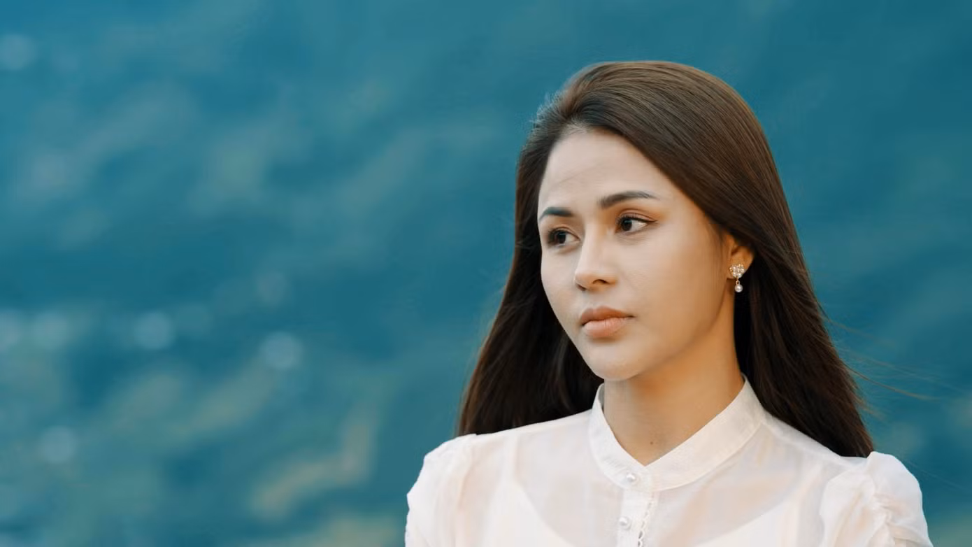 Lương Thu Trang vào vai quản lý chất lượng của một hãng dược.