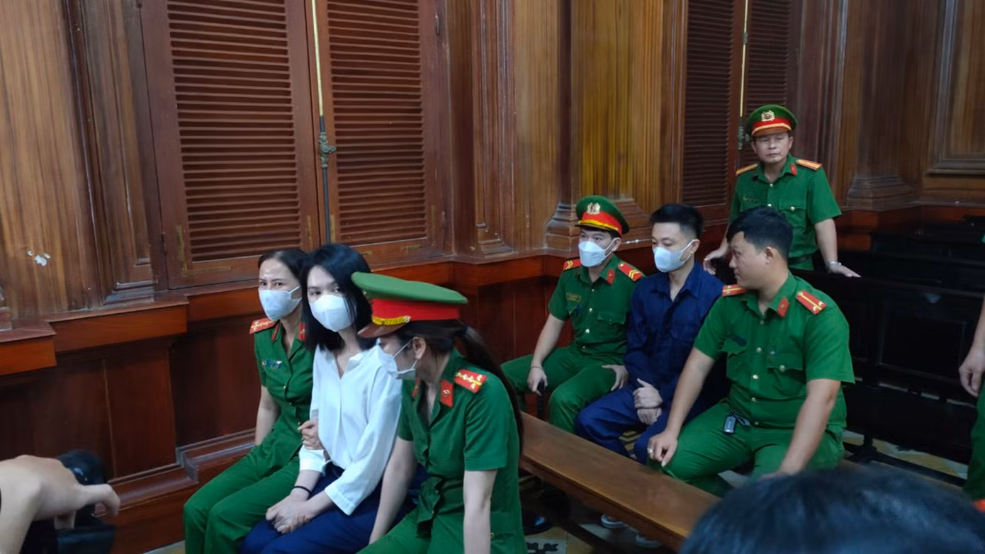 Hai bị cáo tại phiên tòa. Hai bị cáo tại phiên tòa.