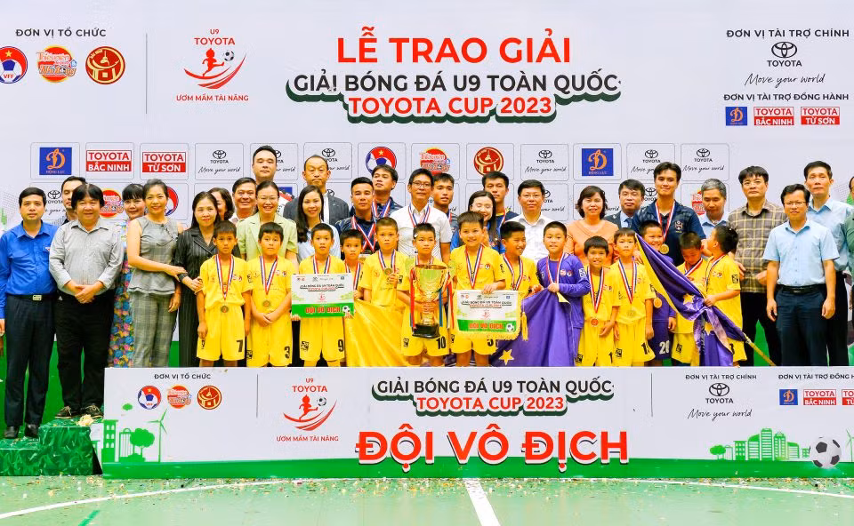 Đội U9 CLB Hà Nội giành chức vô địch