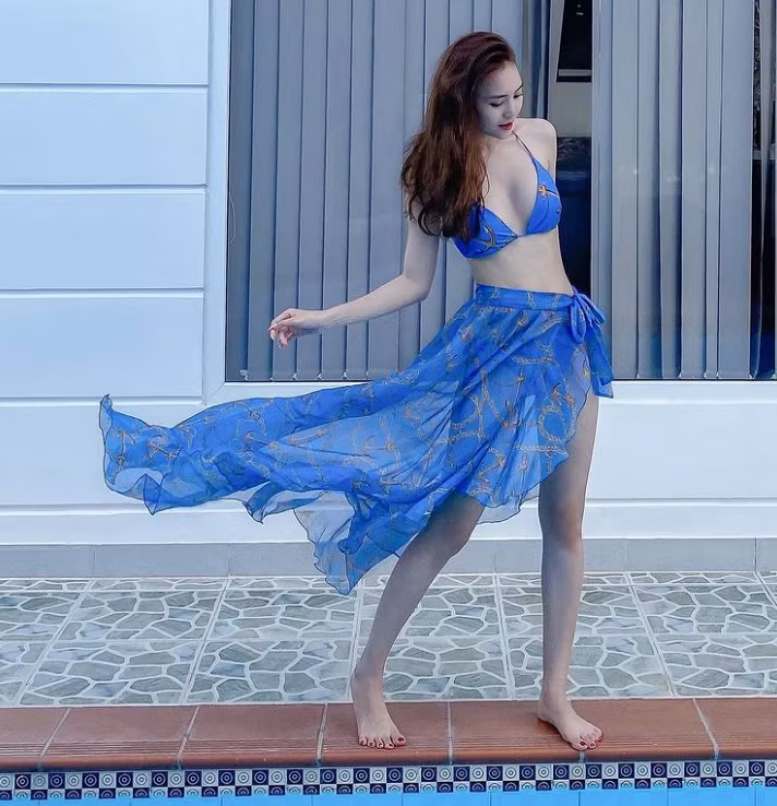 Mỗi khi Ninh Dương Lan Ngọc diện bikini là lại khiến người hâm mộ phải đứng ngồi không yên bởi vóc dáng "chuẩn không cần chỉnh".