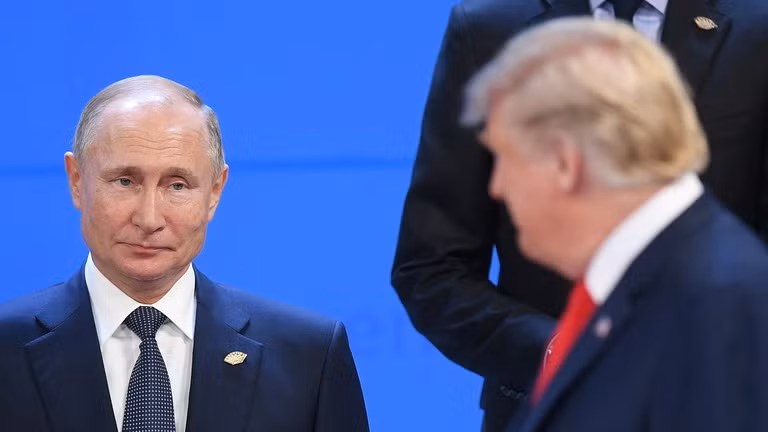 Tổng thống Nga Vladimir Putin (trái) và ông Donald Trump (phải). (Ảnh: Sputnik)