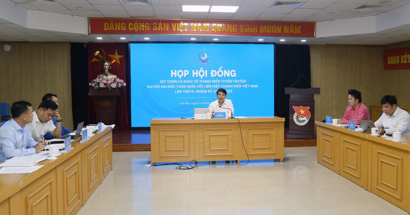 Hội đồng xét chọn ca khúc về thanh niên tuyên truyền Đại hội Hội LHTN Việt Nam toàn quốc lần thứ IX.