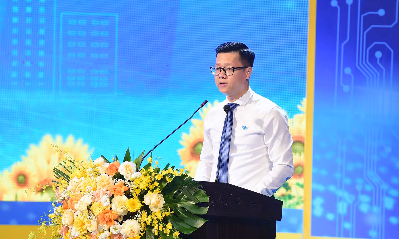Anh Vũ Trần Tùng Anh - Phó Chủ tịch Thường trực Hội LHTN tỉnh Hà Nam khóa V trình bày Báo cáo kiểm điểm của Ủy ban Hội LHTN Việt Nam tỉnh khoá V, nhiệm kỳ 2019 – 2024.